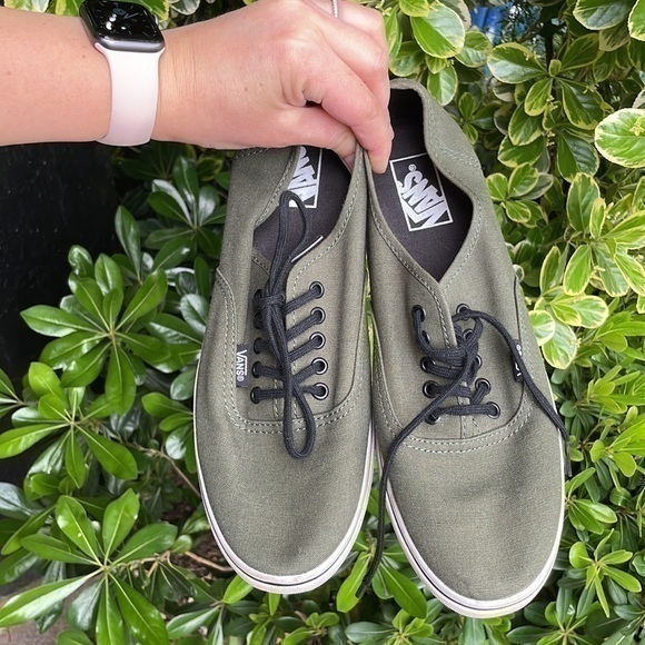 Vans Mens Size 8.5 Green Original and now iconic style sneaker rare color - Picture 1 of 9